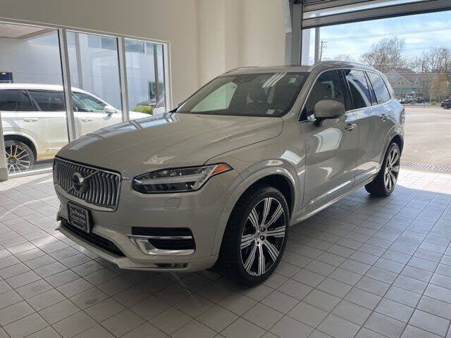 2022 VOLVO XC90