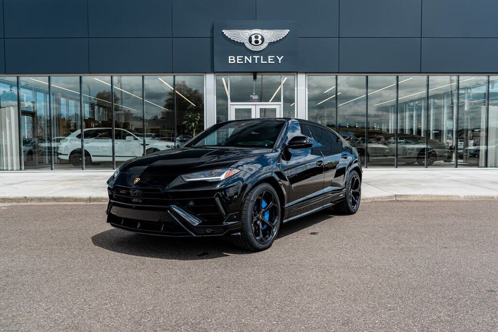2024 LAMBORGHINI URUS