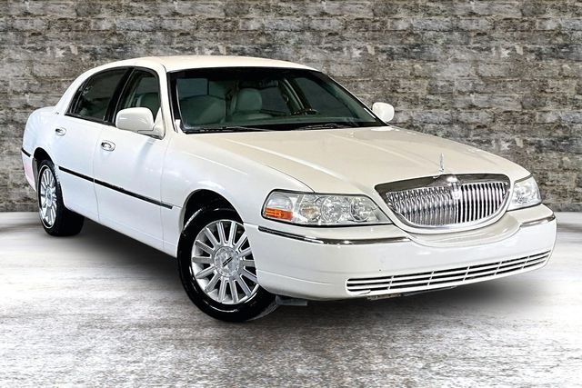 2004 LINCOLN Town Car