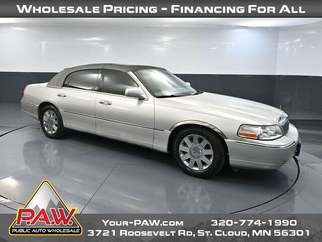 2004 LINCOLN Town Car