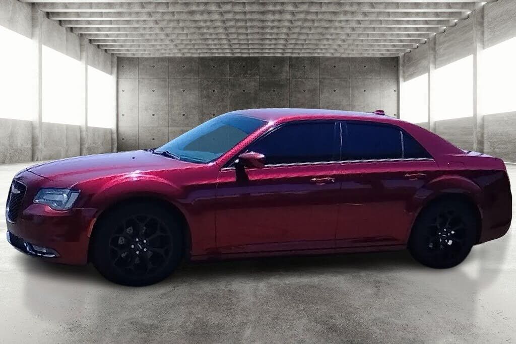 2019 CHRYSLER 300