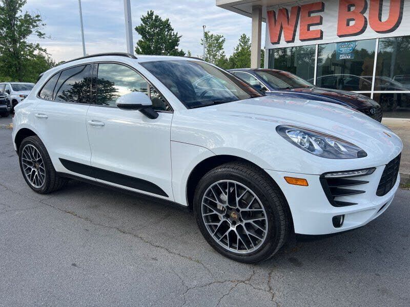 2017 PORSCHE Macan