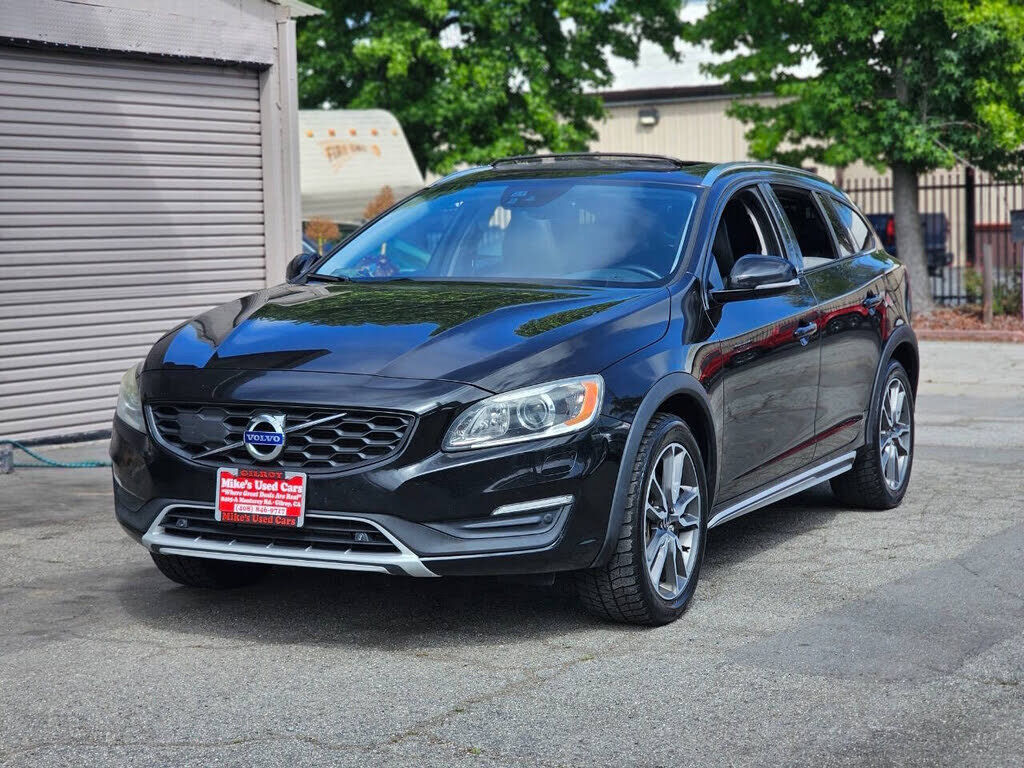 2017 VOLVO V60CC