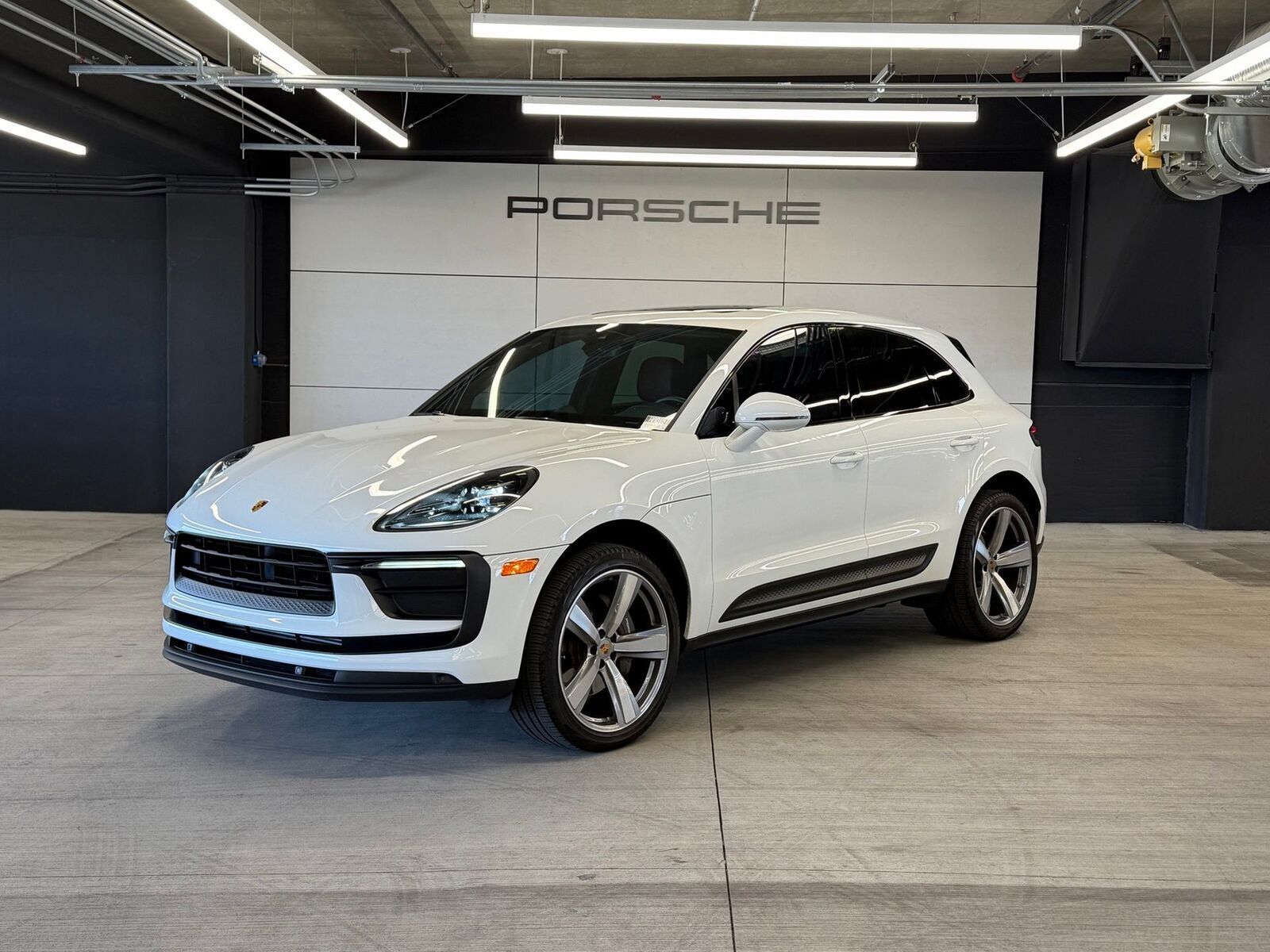 2022 PORSCHE Macan