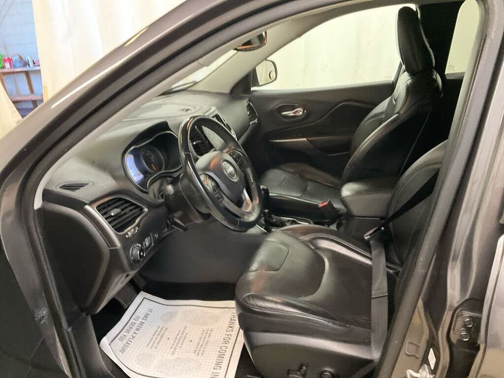 2019 JEEP Cherokee