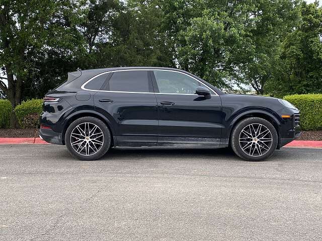 2025 PORSCHE Cayenne