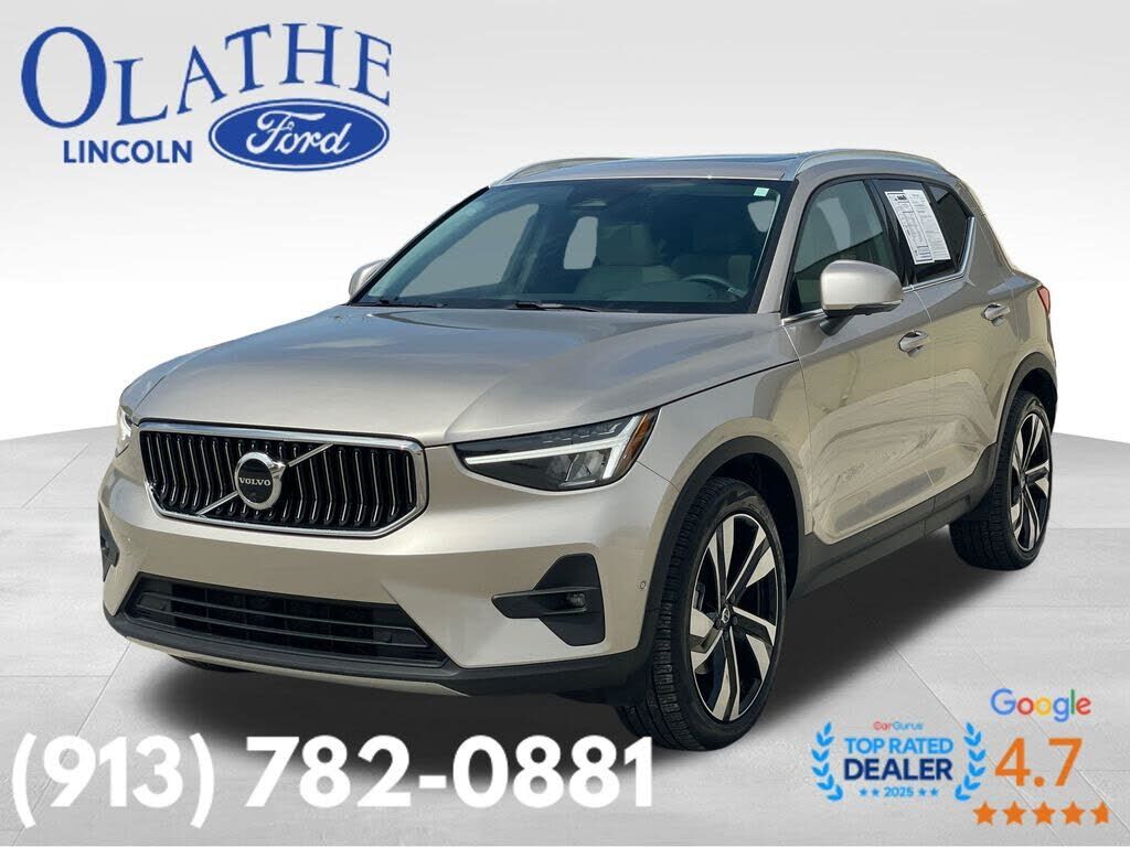 2023 VOLVO XC40