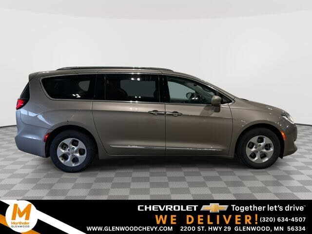 2017 CHRYSLER Pacifica