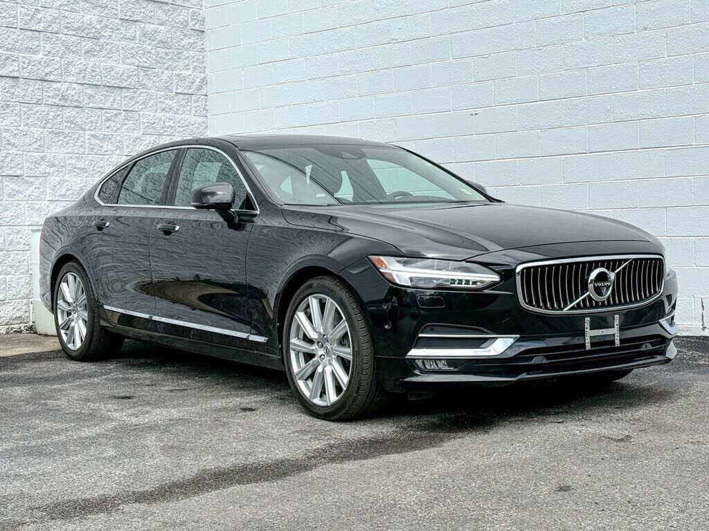 2017 VOLVO S90