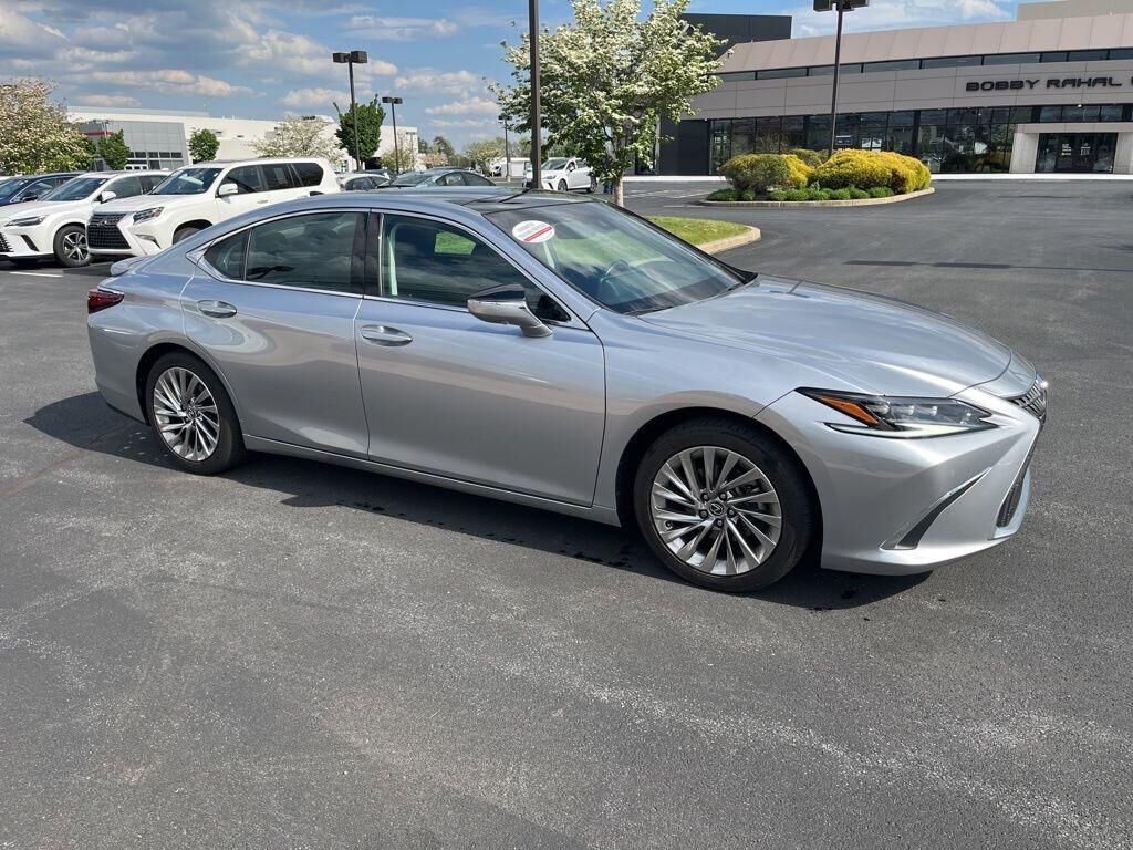 2022 LEXUS ES