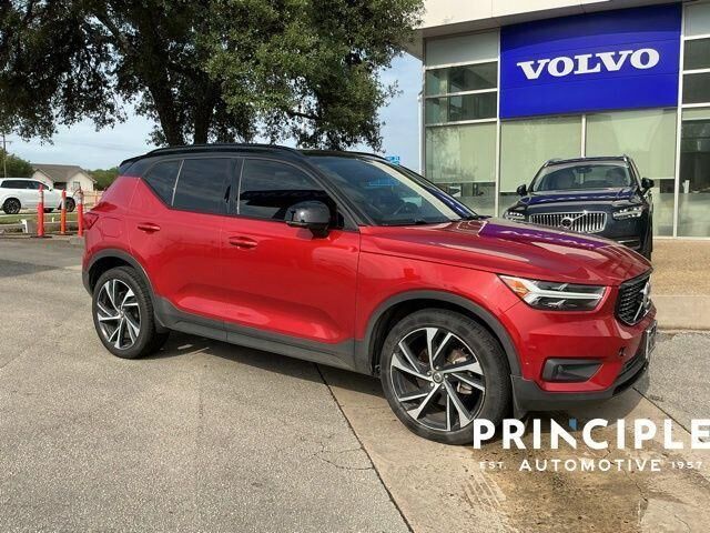 2020 VOLVO XC40
