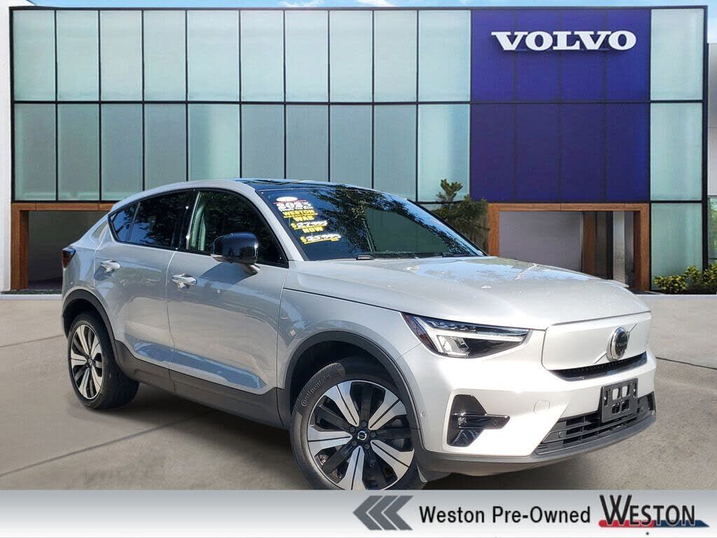 2023 VOLVO C40