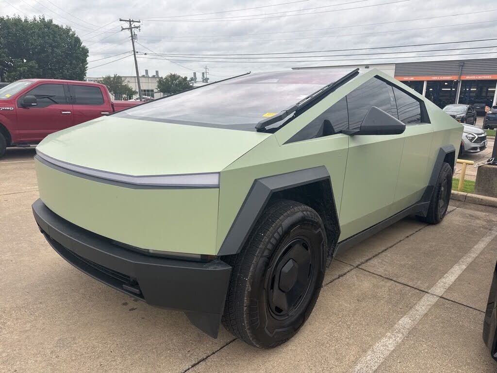 2025 TESLA Cybertruck