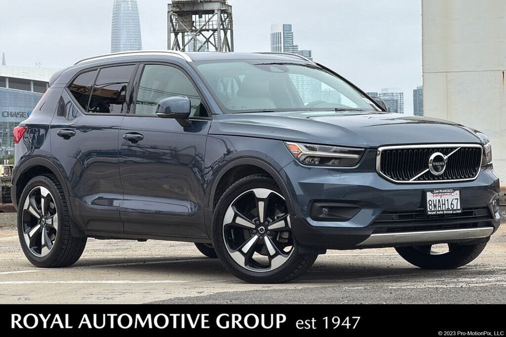 2021 VOLVO XC40