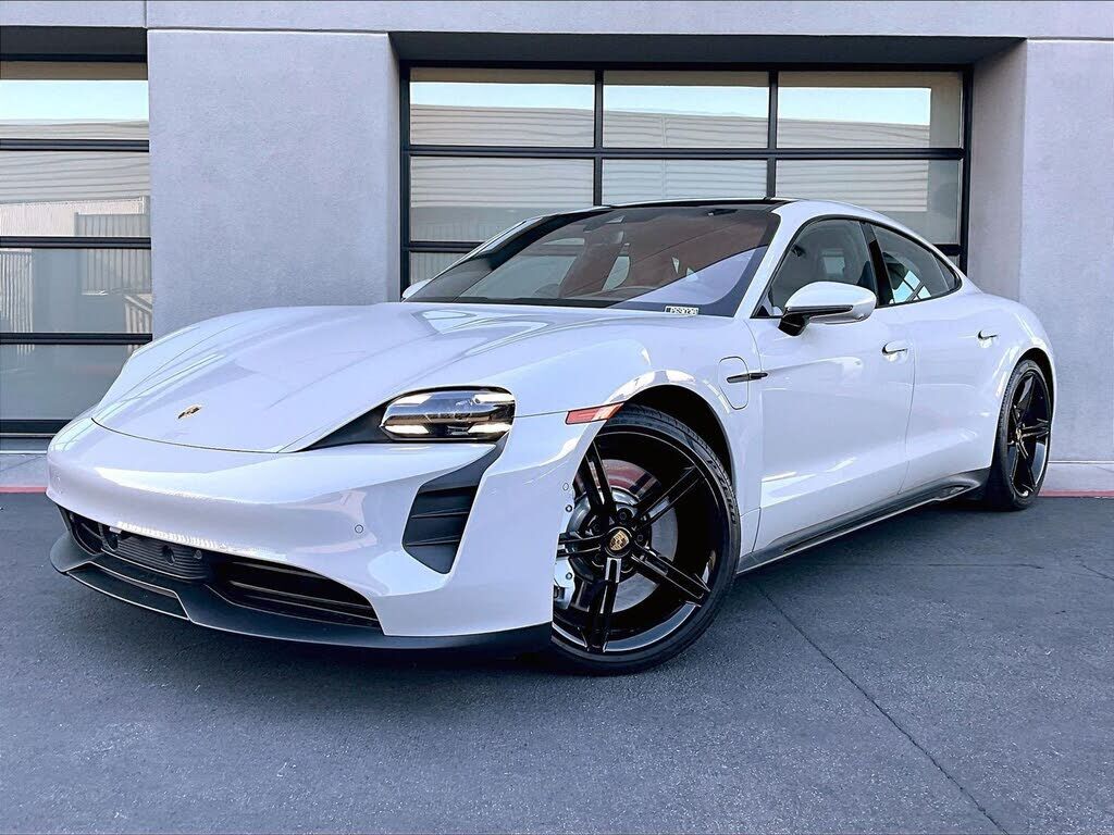 2022 PORSCHE Taycan