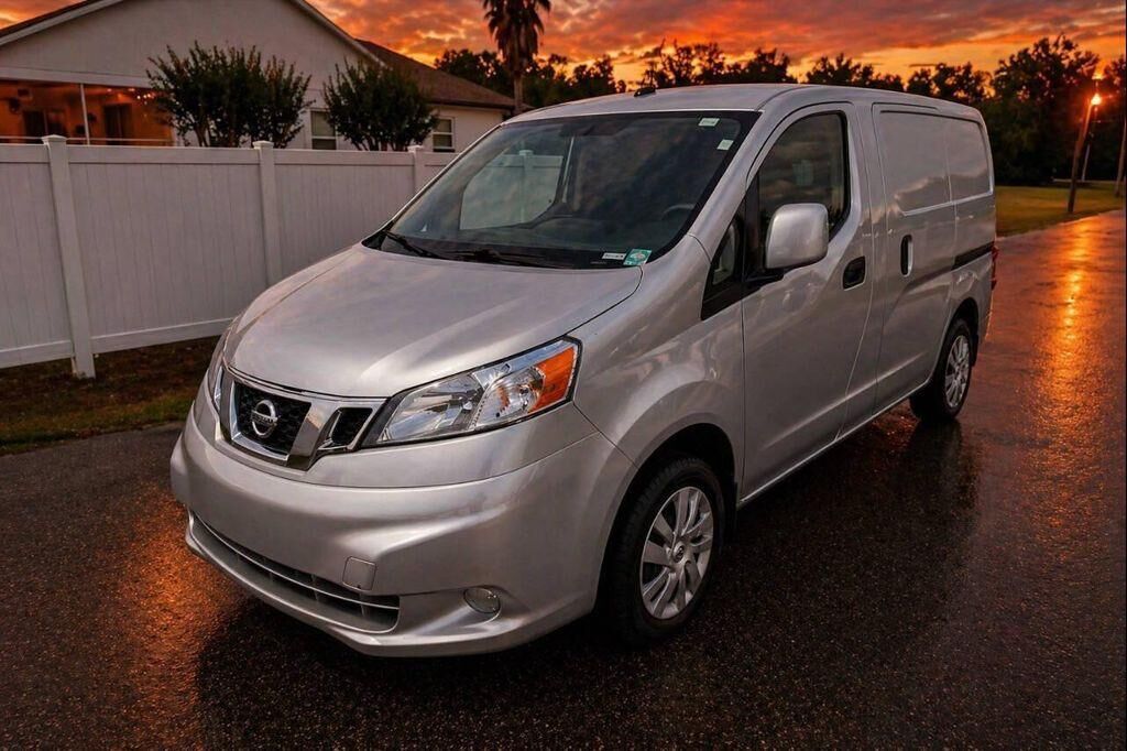 2017 NISSAN NV200