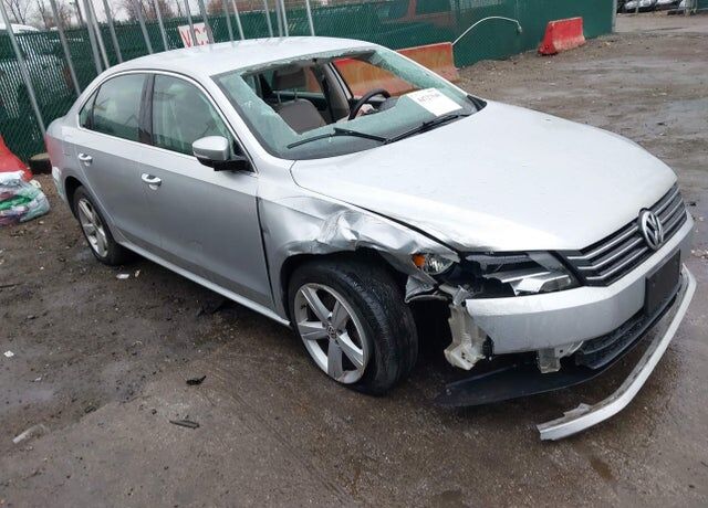 2014 VOLKSWAGEN Passat