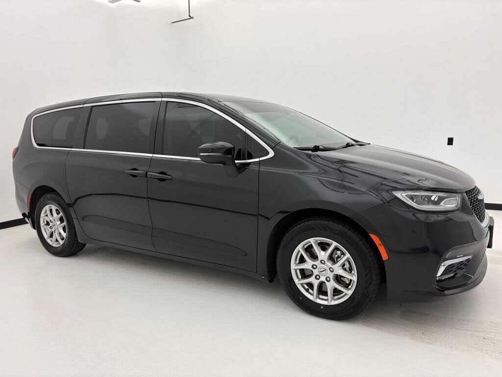 2023 CHRYSLER Pacifica