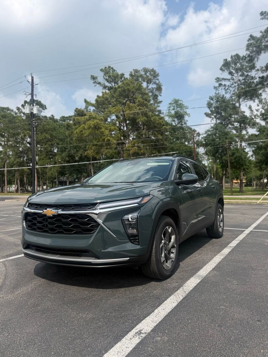2025 CHEVROLET Trax
