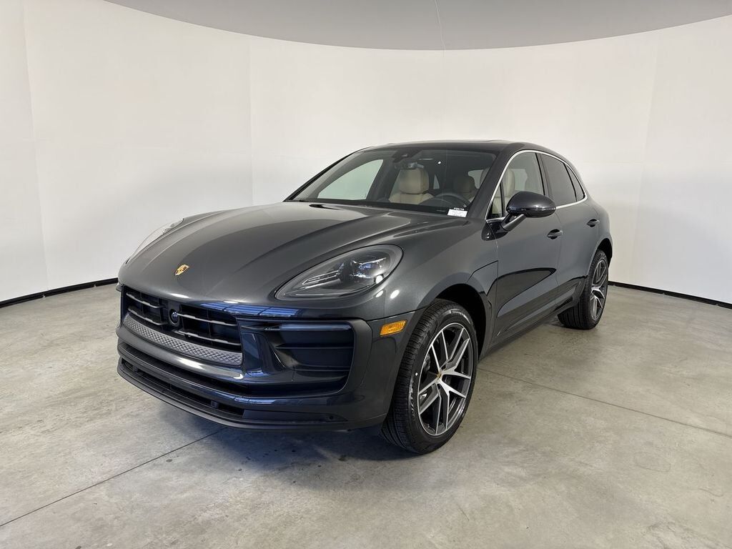 2026 PORSCHE Macan