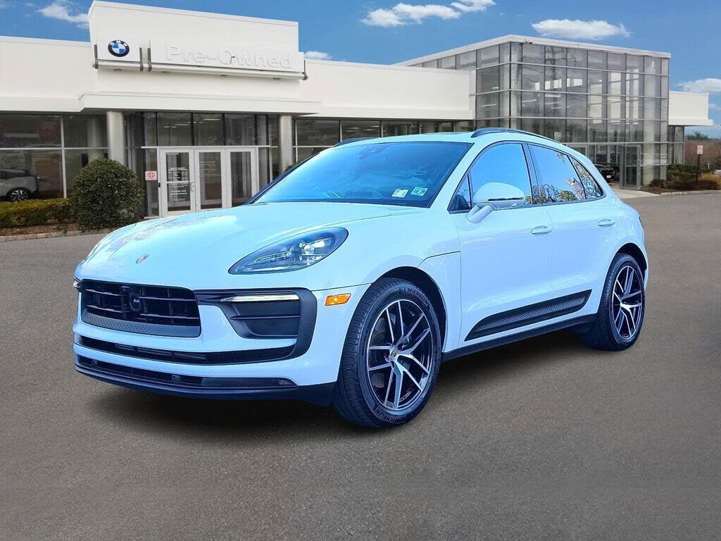 2025 PORSCHE Macan