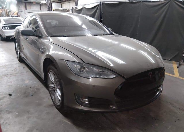 2015 TESLA Model S