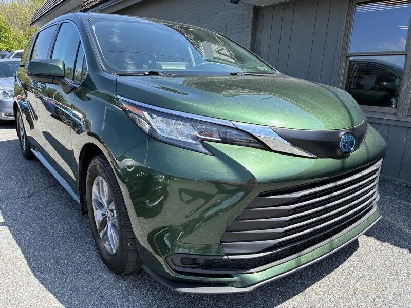 2023 TOYOTA Sienna