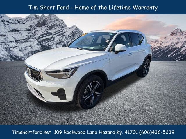 2025 VOLVO XC40
