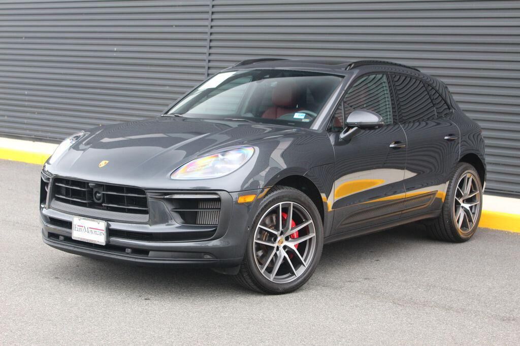 2022 PORSCHE Macan
