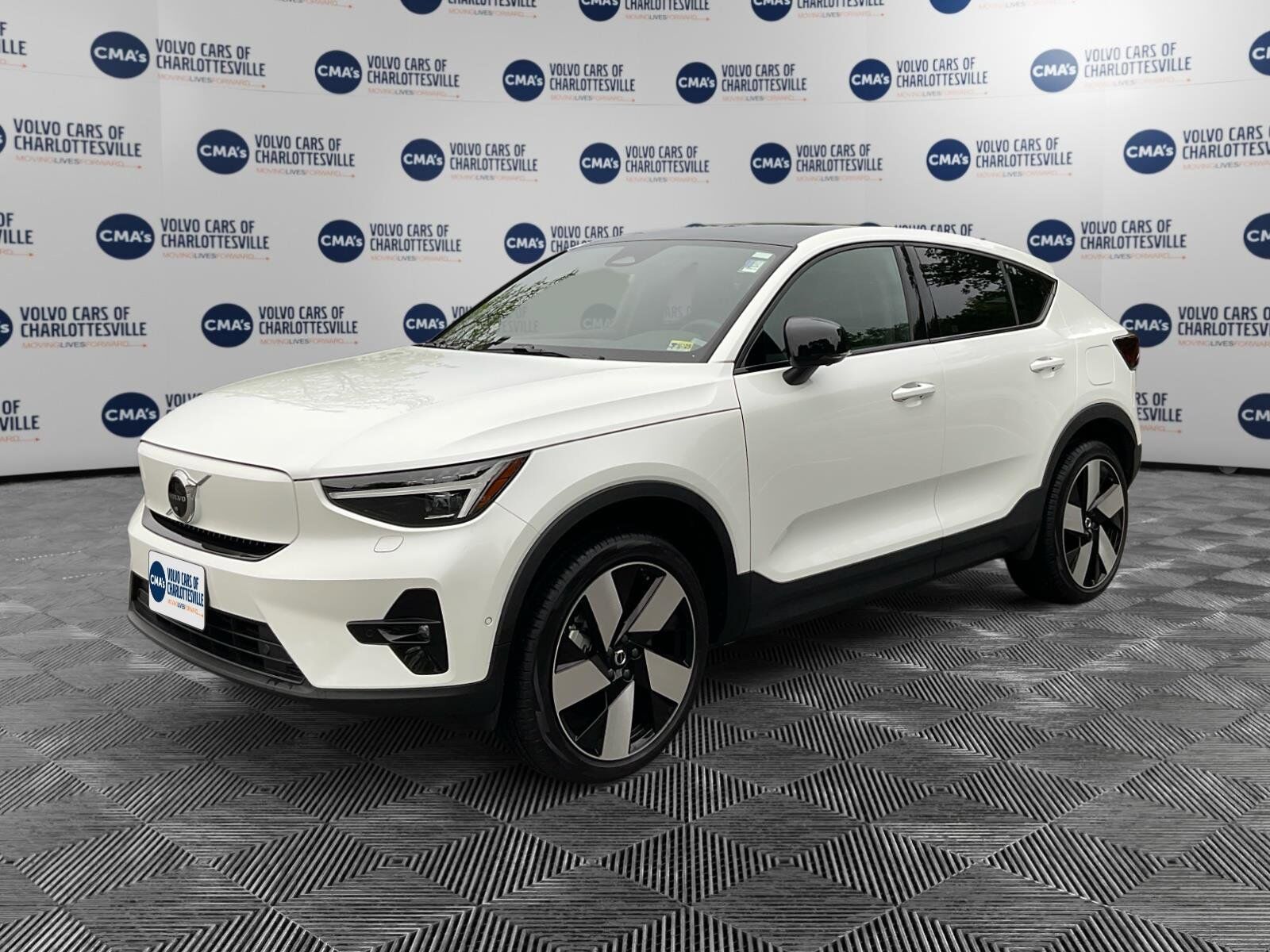 2023 VOLVO C40