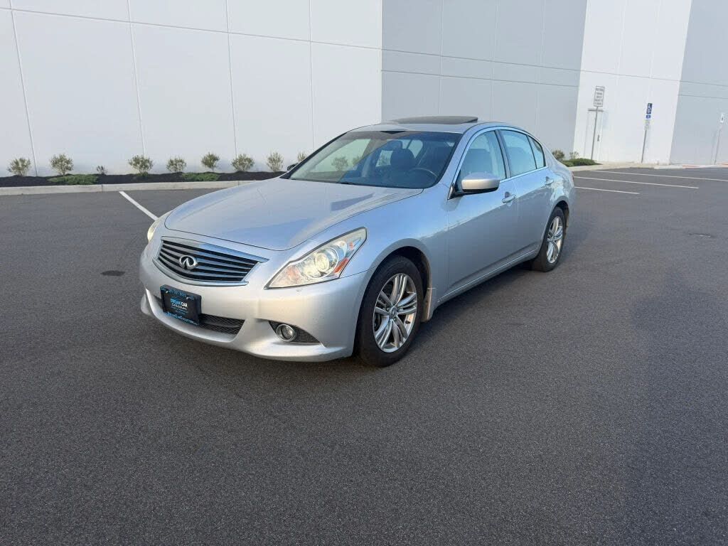 2013 INFINITI G37