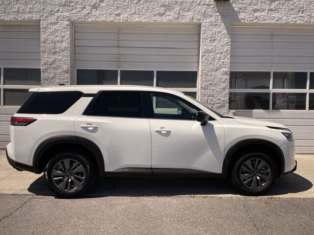 2024 NISSAN Pathfinder