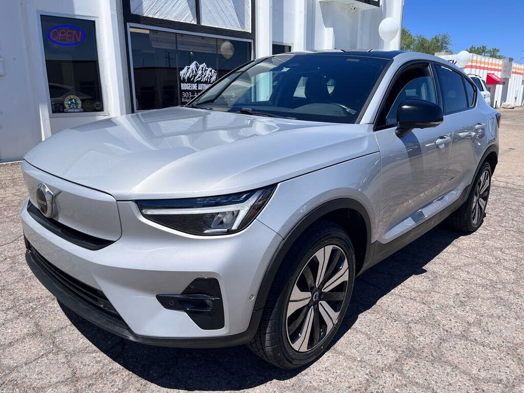 2023 VOLVO C40