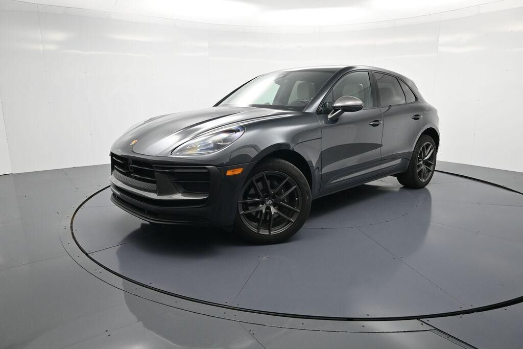2023 PORSCHE Macan