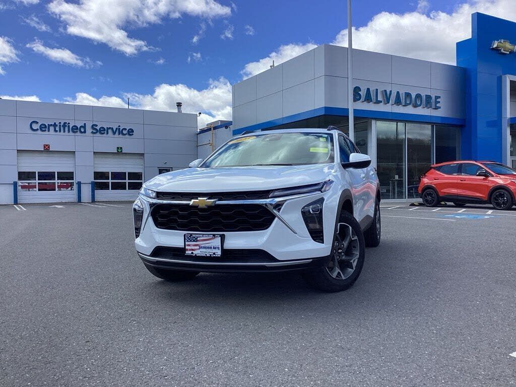 2025 CHEVROLET Trax