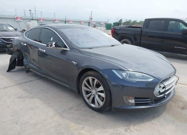 2015 TESLA Model S