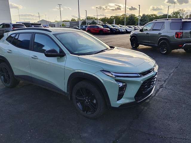 2025 CHEVROLET Trax