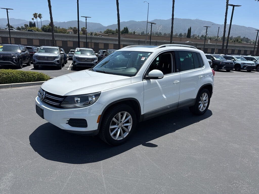 2017 VOLKSWAGEN Tiguan