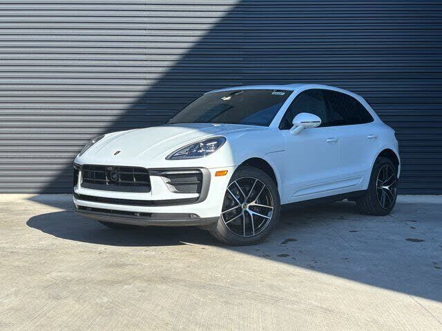 2026 PORSCHE Macan