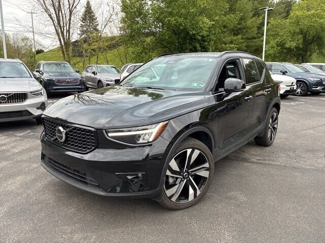 2023 VOLVO XC40