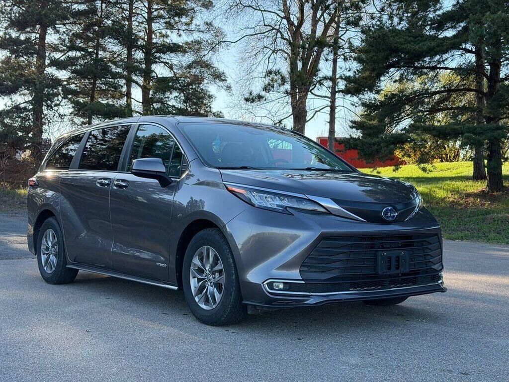 2021 TOYOTA Sienna