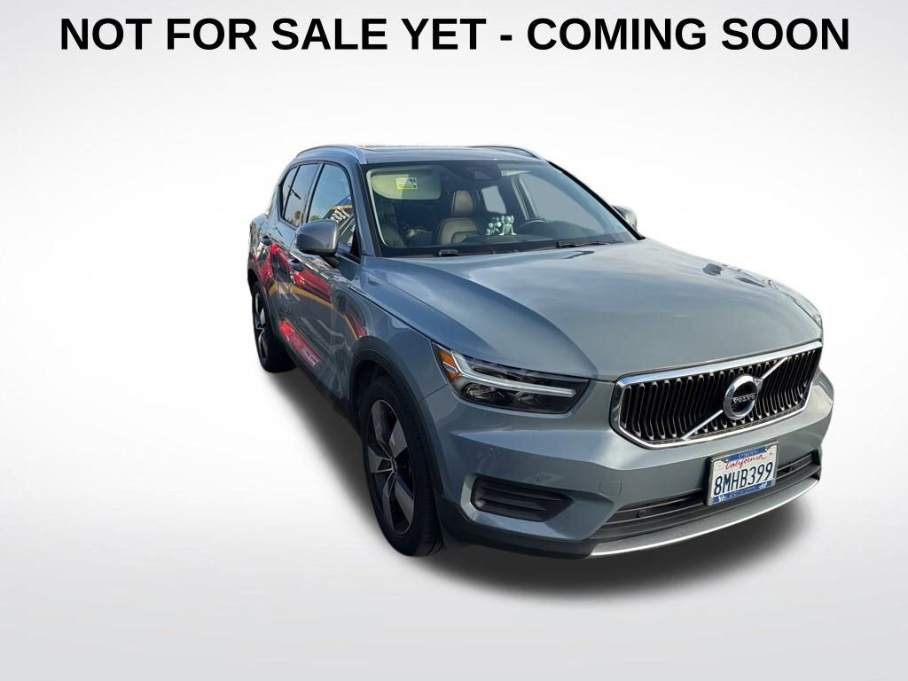2020 VOLVO XC40