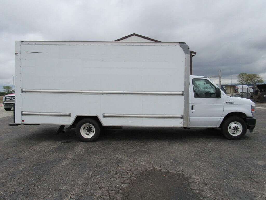 2022 FORD E-350