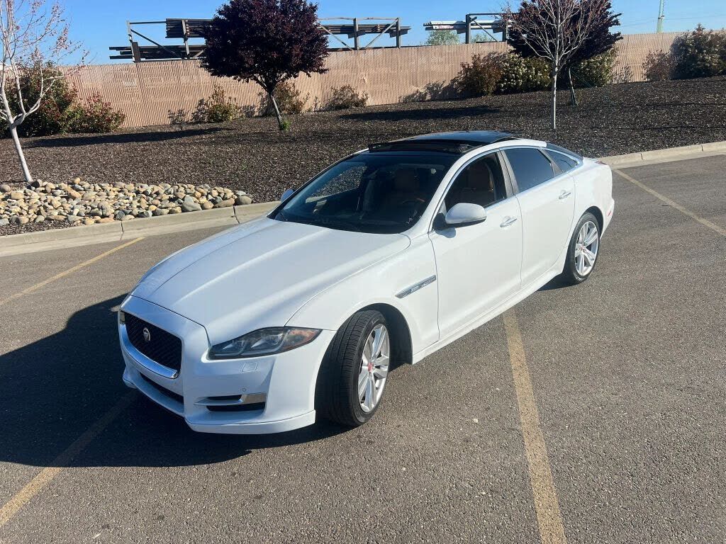 2017 JAGUAR XJ