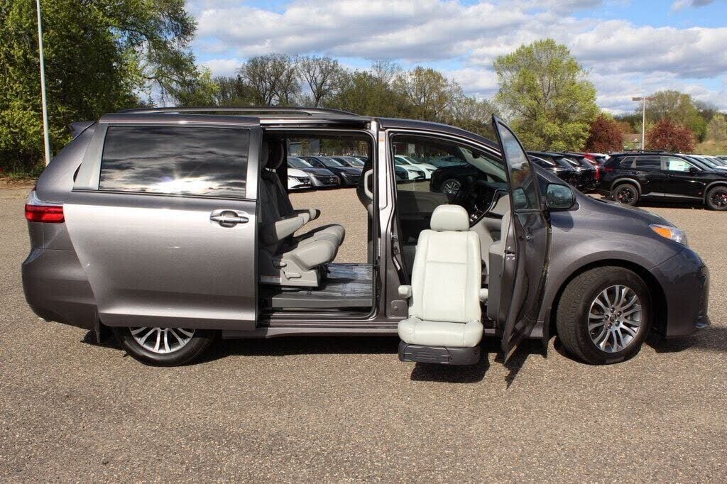 2018 TOYOTA Sienna