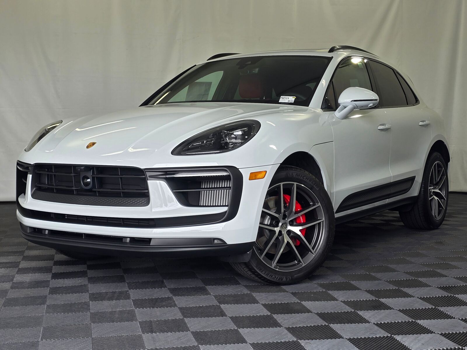 2026 PORSCHE Macan
