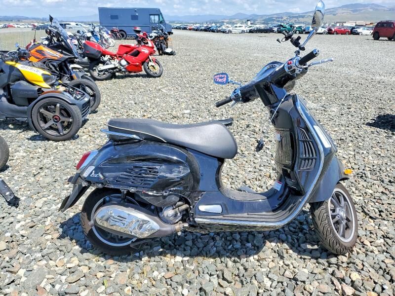 2023 PIAGGIO AND VESPA GTS RST / SEI GIORNI