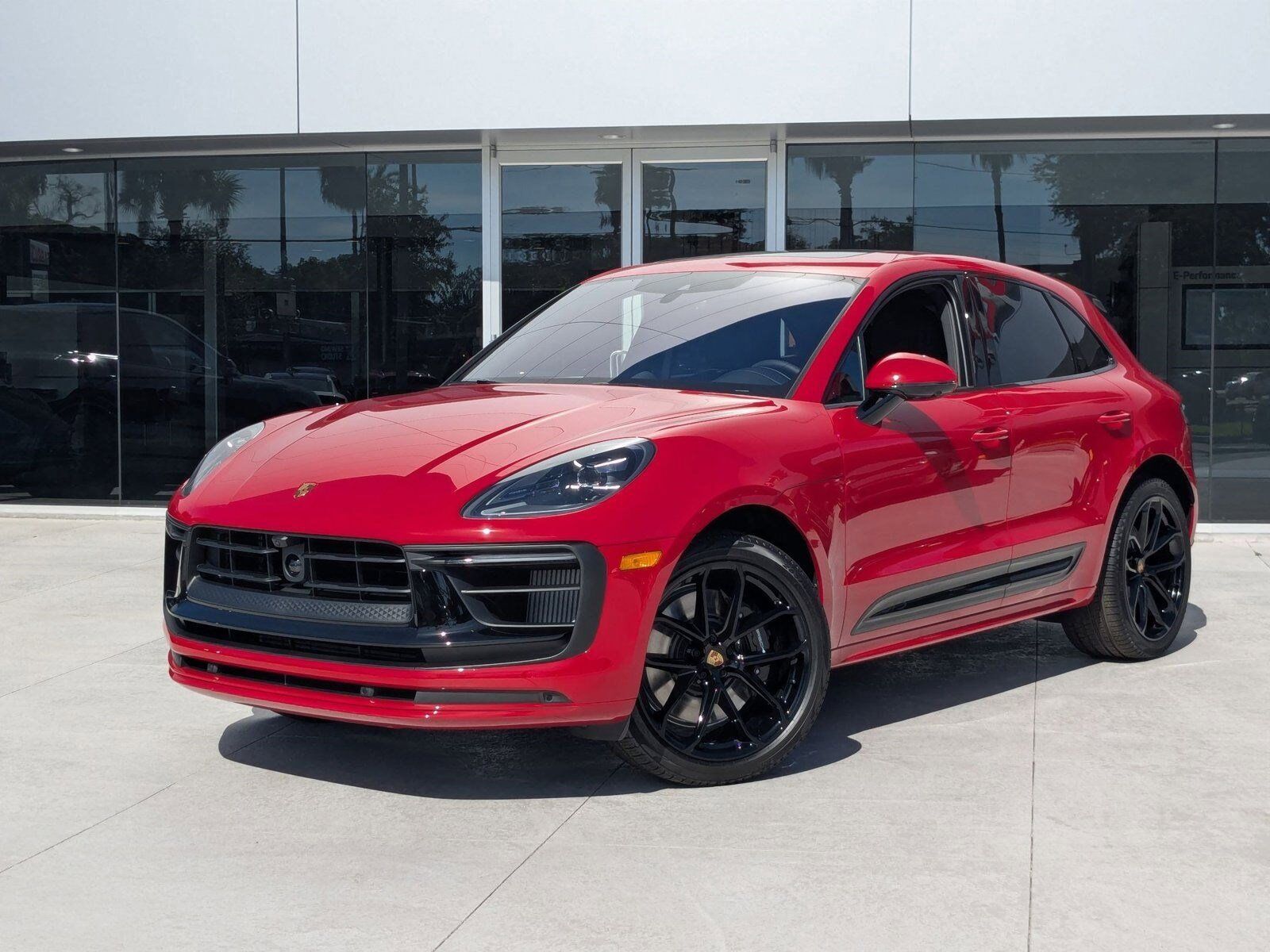 2026 PORSCHE Macan