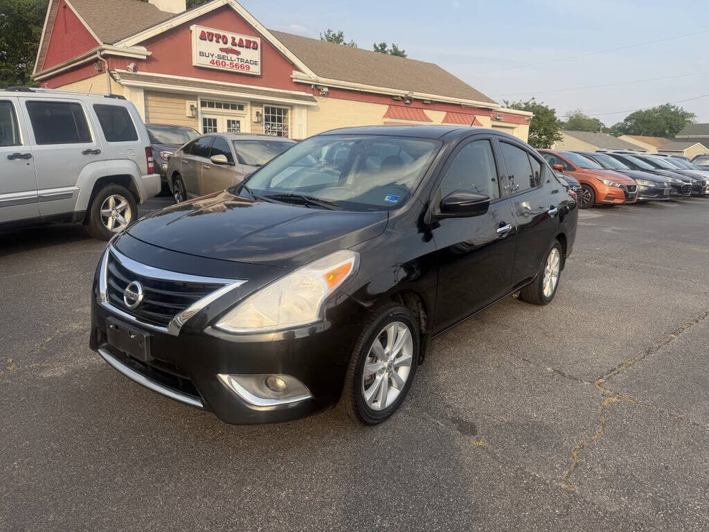 2017 NISSAN Versa