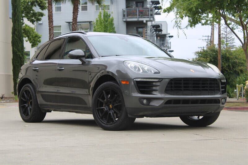 2015 PORSCHE Macan